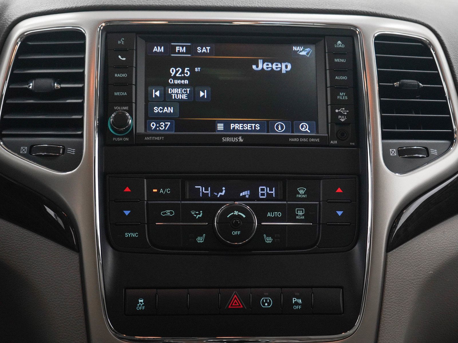 Used 2013 Jeep Grand Cherokee Laredo AWD/4WD image 18