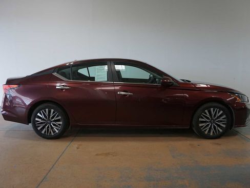 Used 2023 Nissan Altima 2.5 SV image 6