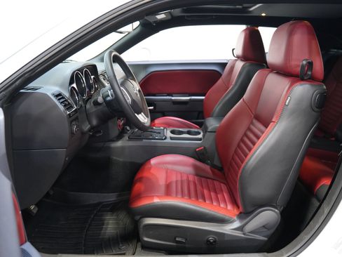 Used 2014 Dodge Challenger SXT RWD image 27