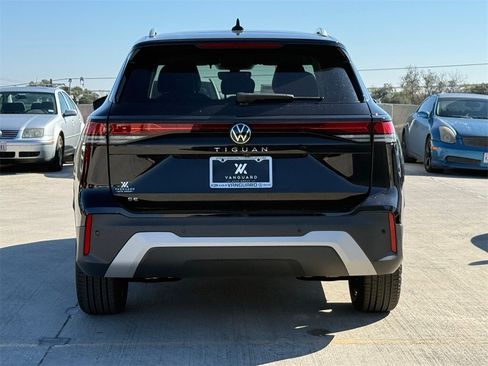 New 2026 Volkswagen Tiguan SE image 8