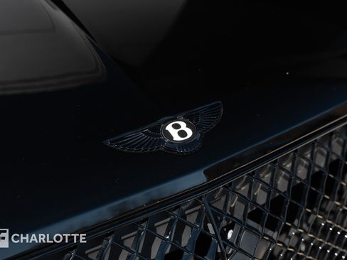 Used 2025 Bentley Bentayga image 3