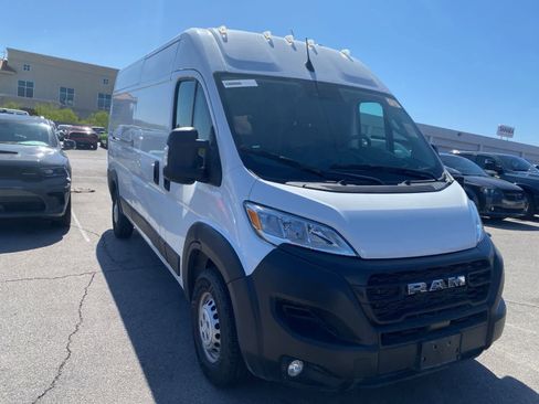 Used 2025 RAM ProMaster 2500 w/ Convenience Group FWD image 3