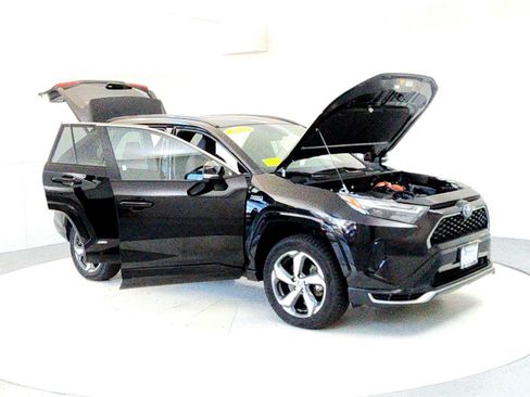 Certified 2022 Toyota RAV4 SE image 12