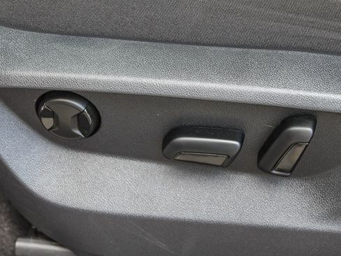 Used 2025 Volkswagen Atlas SE image 23