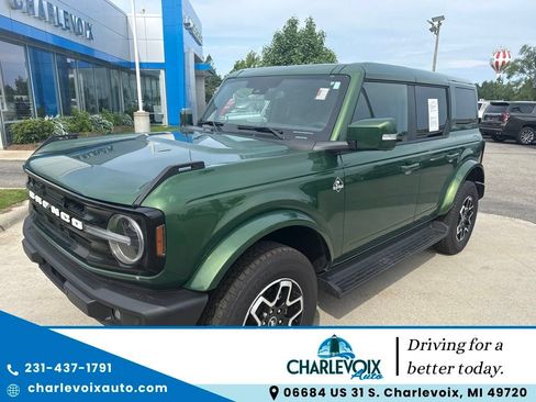 Used 2025 Ford Bronco Outer Banks AWD/4WD image 1