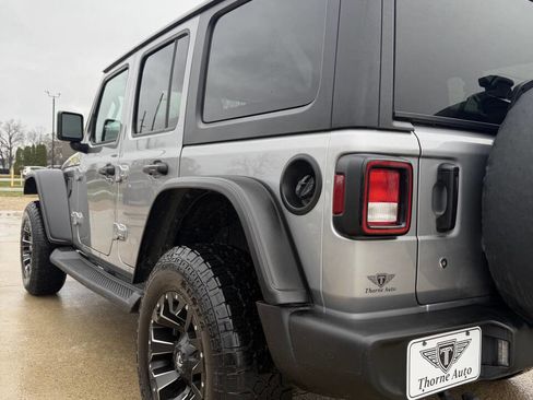 Used 2018 Jeep Wrangler Unlimited Sport S image 3