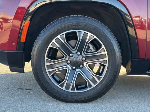 Used 2024 Jeep Wagoneer Series II w/ Flexible Seating Group RWD image 9