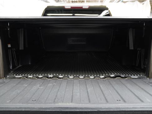 Used 2023 Chevrolet Silverado 1500 LT AWD/4WD image 7