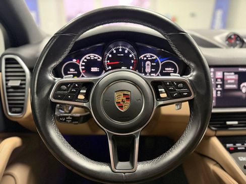 Used 2021 Porsche Cayenne AWD/4WD image 17