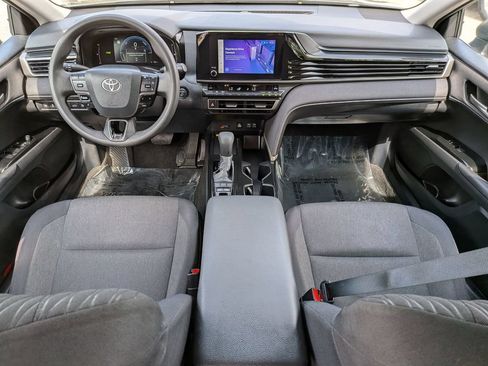 Used 2025 Toyota Camry LE FWD image 5