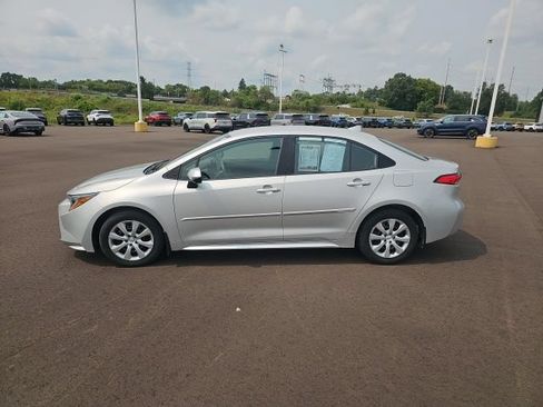 Used 2024 Toyota Corolla LE FWD image 4