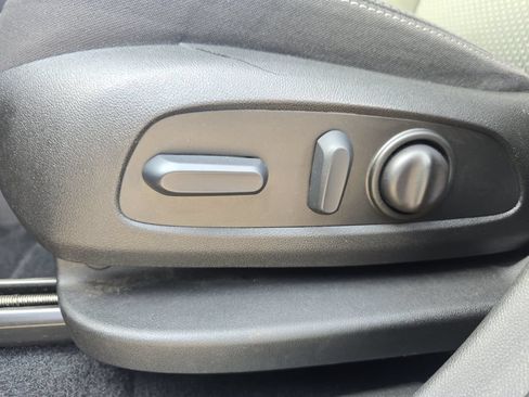 Used 2022 GMC Terrain SLE w/ Driver Convenience Package FWD image 30