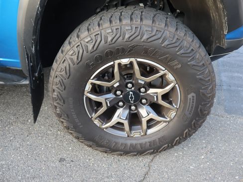 Used 2024 Chevrolet Colorado ZR2 w/ ZR2 Convenience Package III AWD/4WD image 38