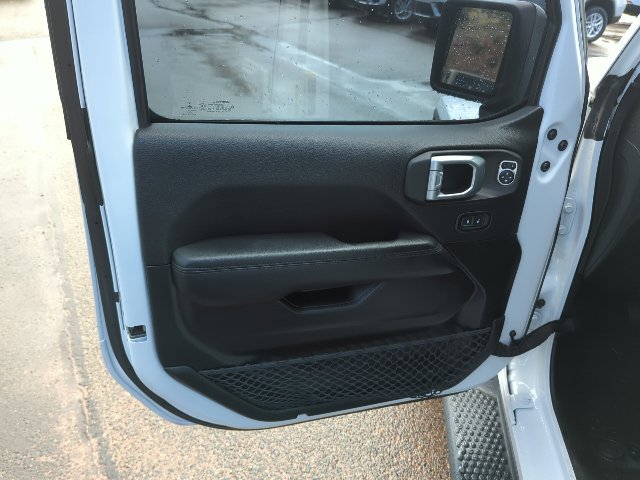 Certified 2020 Jeep Wrangler Unlimited Sahara AWD/4WD image 18