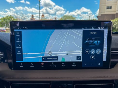 Used 2021 Lincoln Nautilus Reserve FWD image 31