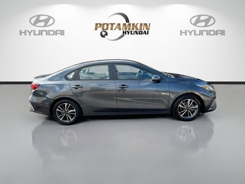 Used 2023 Kia Forte LXS w/ LXS Technology Package image 4