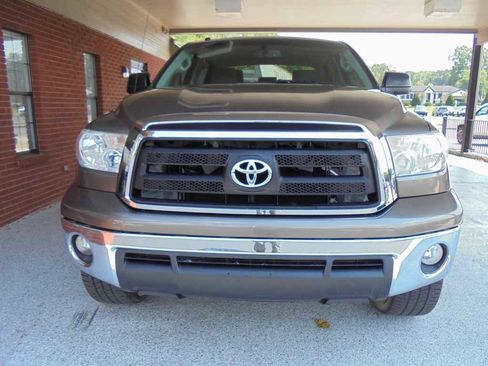 Used 2012 Toyota Tundra 4x4 CrewMax w/ SR5 Pkg image 3