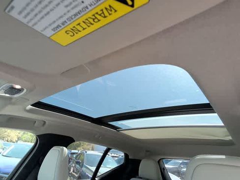 Used 2021 Volvo XC40 T5 Momentum w/ Protection Package Premier image 17