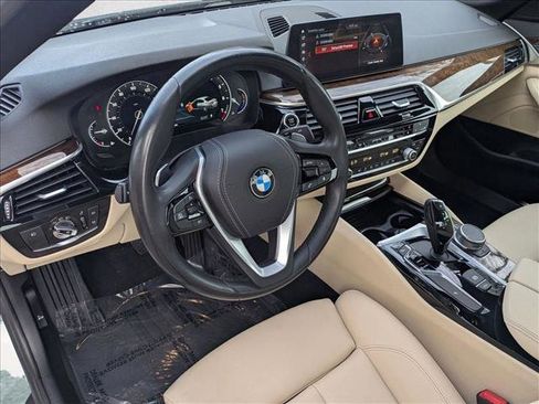 Used 2018 BMW 530i w/ Premium Package image 10