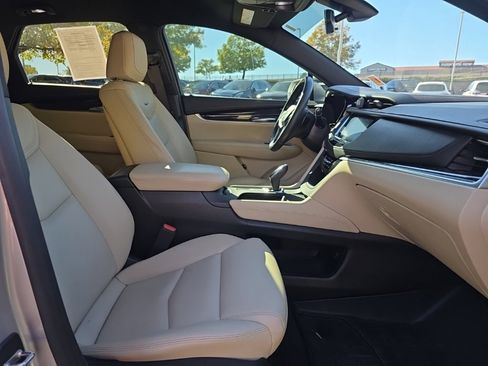 Used 2018 Cadillac XT5 FWD image 22