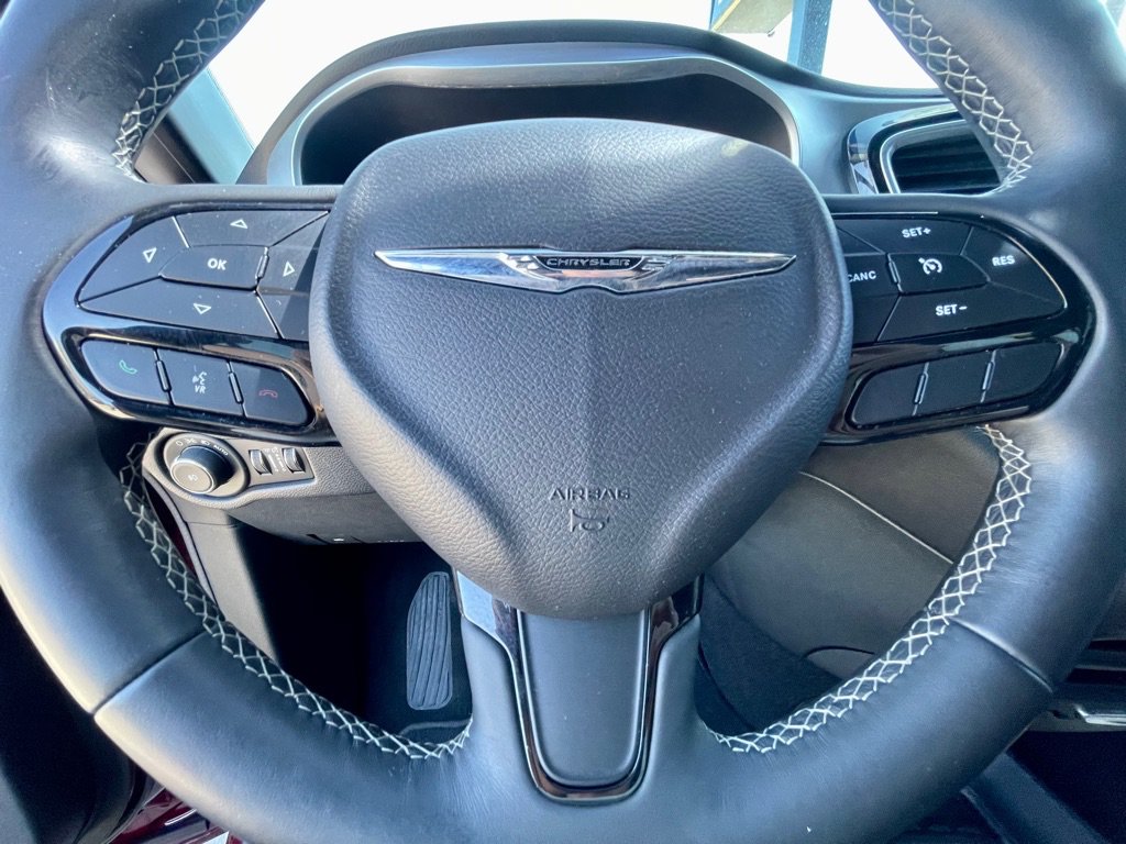 Used 2018 Chrysler Pacifica Touring-L w/ Premium Audio Group FWD image 15