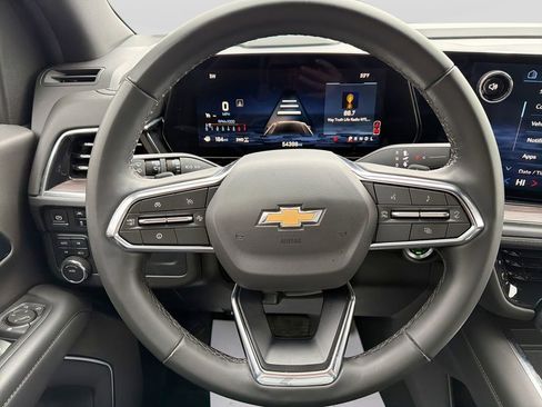 Used 2025 Chevrolet Suburban LT image 19