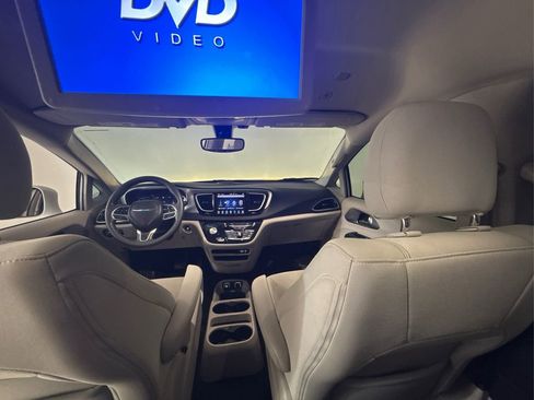 Used 2018 Chrysler Pacifica Touring Plus image 37