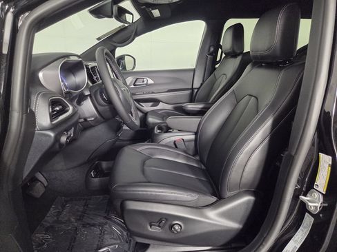 New 2026 Chrysler Pacifica Select FWD image 11