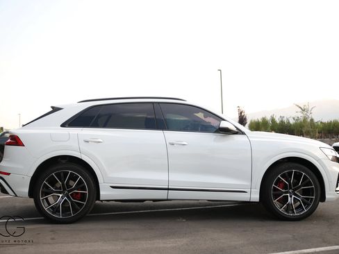 Used 2023 Audi Q8 Premium Plus w/ Premium Plus Package AWD/4WD image 2