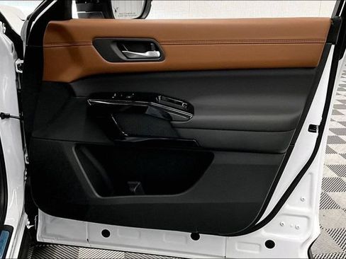 New 2026 Nissan Pathfinder Platinum w/ Cargo Package AWD/4WD image 39