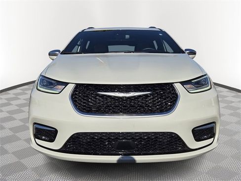 Used 2021 Chrysler Pacifica Pinnacle image 8