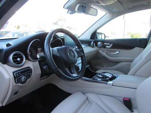 Used 2017 Mercedes-Benz GLC 300 4MATIC image 9