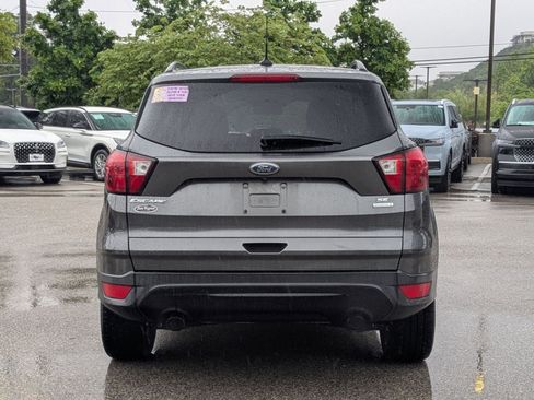 Used 2019 Ford Escape SE FWD image 4