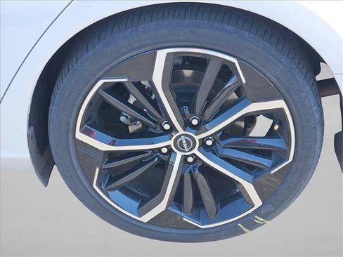 Used 2024 Nissan Altima 2.5 SR w/ SR Premium Package FWD image 14