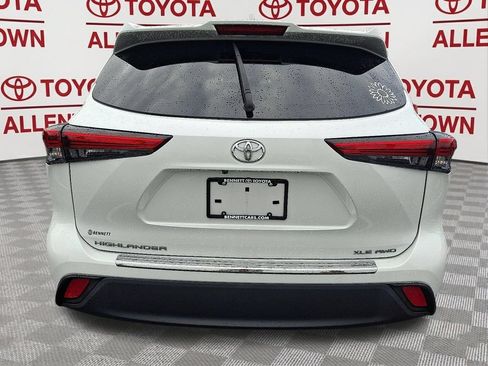 Used 2023 Toyota Highlander XLE AWD/4WD image 6