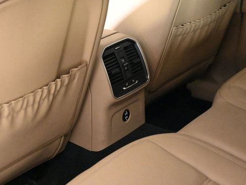 Certified 2024 Porsche Macan image 20