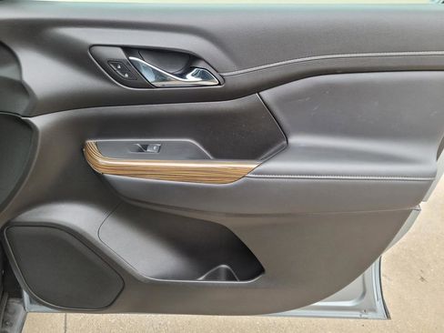 Certified 2023 GMC Acadia SLE w/ Driver Convenience Package image 8