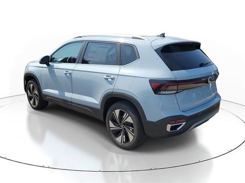 New 2025 Volkswagen Taos SE image 3