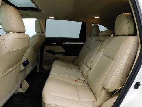 Used 2014 Toyota Highlander XLE image 25