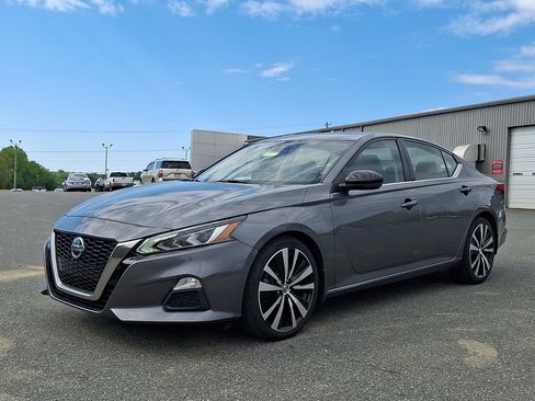 Used 2021 Nissan Altima 2.5 SR w/ SR Premium Package FWD image 3