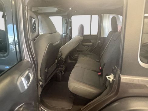Used 2025 Jeep Wrangler Unlimited Rubicon AWD/4WD image 22
