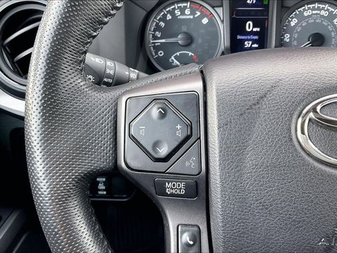 Used 2022 Toyota Tacoma TRD Off-Road image 10