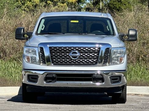 Used 2018 Nissan Titan SV w/ SV Convenience Package image 10