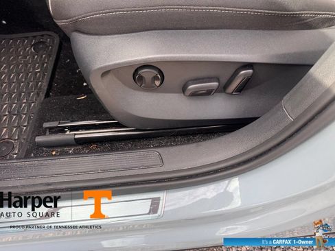 Used 2025 Volkswagen Taos SE AWD/4WD image 18