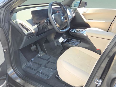 Used 2024 BMW iX xDrive50 w/ Sport Package AWD/4WD image 9