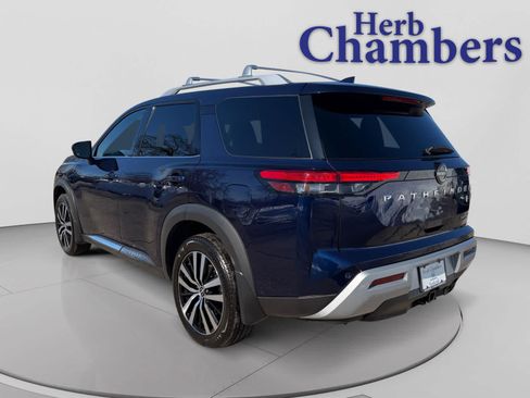 Used 2023 Nissan Pathfinder Platinum image 12
