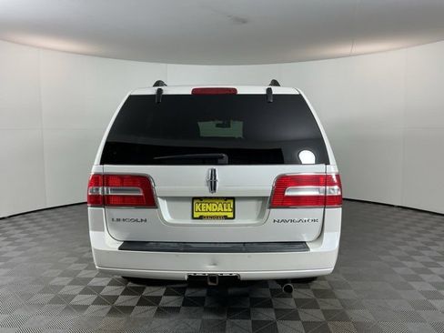 Used 2010 Lincoln Navigator L Base image 5