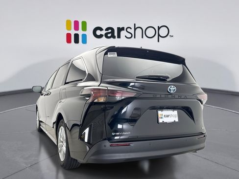 Used 2025 Toyota Sienna XLE w/ XLE Plus Package AWD/4WD image 3