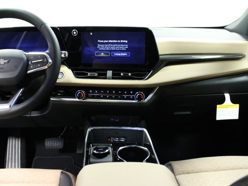 New 2026 Chevrolet Equinox ACTIV w/ Convenience Package III image 18