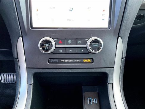 Used 2021 Ford Edge SE w/ Cargo Accessory Package image 16